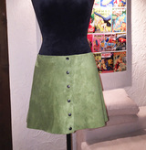Listing_stadthase_art-00015_lederrock-gruen_bild03